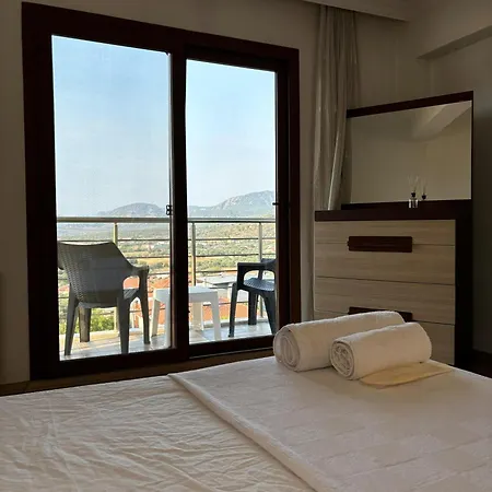 Milas-bodrum Oezel Havuzlu Triplex 빌라 *