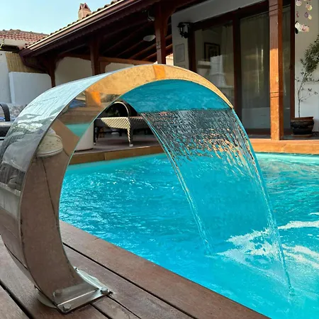 Milas-bodrum Oezel Havuzlu Triplex Villa *