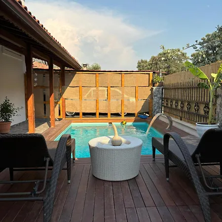 Milas-bodrum Oezel Havuzlu Triplex * Milas