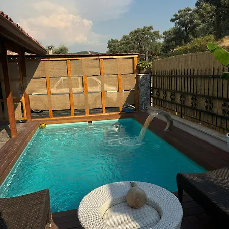 Milas-bodrum Oezel Havuzlu Triplex * Milas