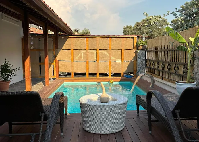 Milas-bodrum Oezel Havuzlu Triplex * Milas