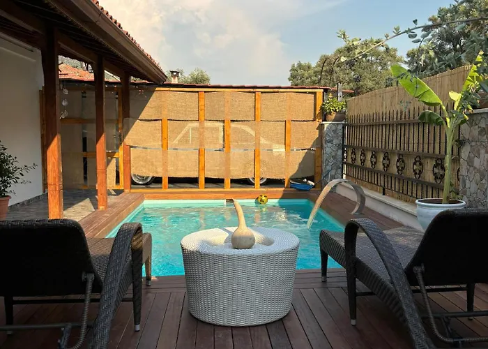 Milas-bodrum Oezel Havuzlu Triplex Villa Milas